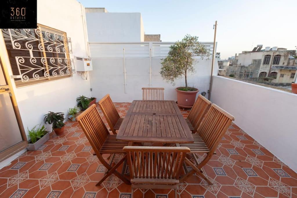 Beautiful, Typical Maltese 4Br Home With Roof Top By 360 Estates Слима Екстериор снимка