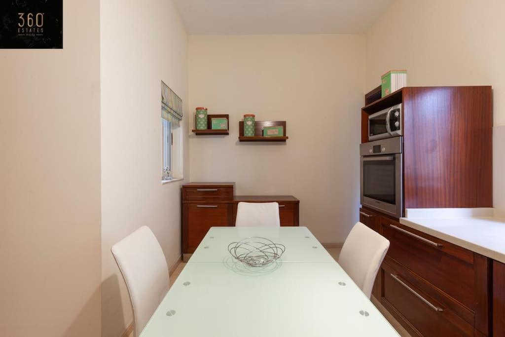 Beautiful, Typical Maltese 4Br Home With Roof Top By 360 Estates Слима Екстериор снимка