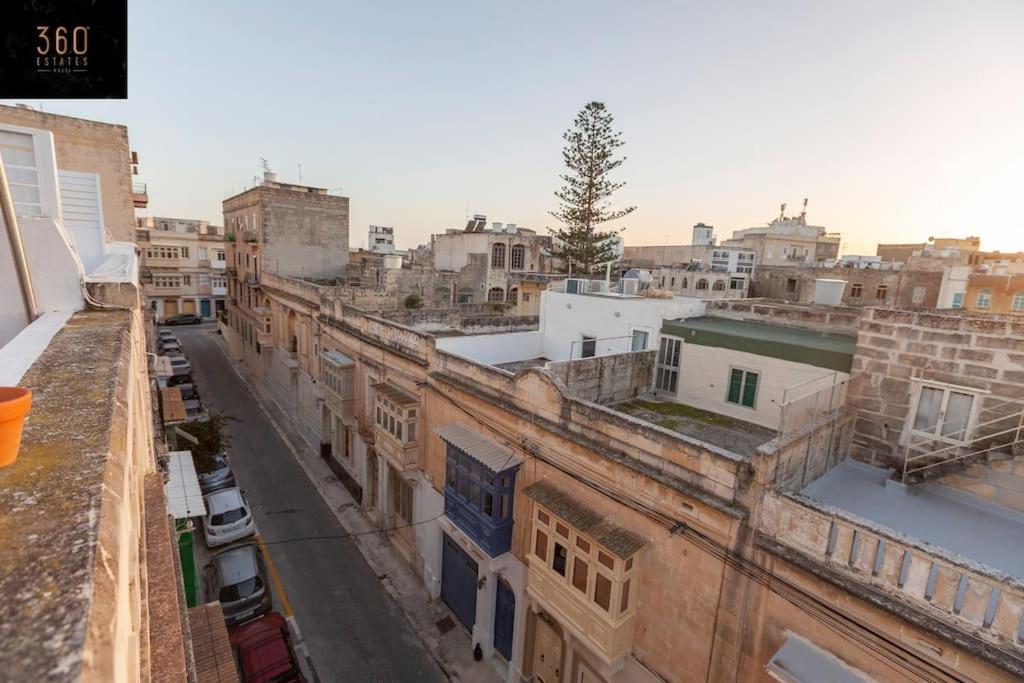 Beautiful, Typical Maltese 4Br Home With Roof Top By 360 Estates Слима Екстериор снимка