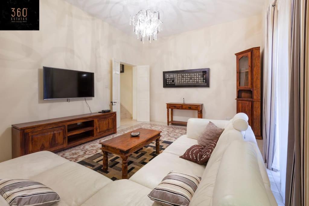 Beautiful, Typical Maltese 4Br Home With Roof Top By 360 Estates Слима Екстериор снимка
