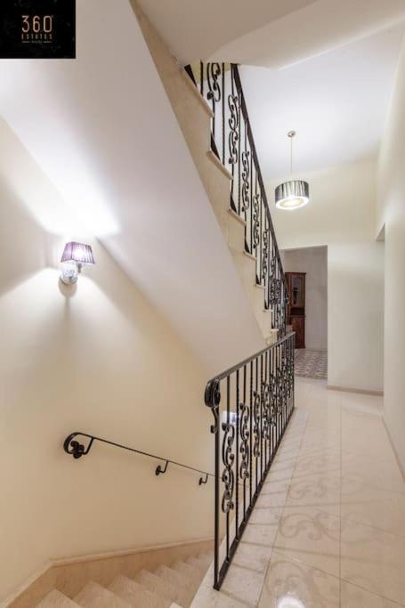 Beautiful, Typical Maltese 4Br Home With Roof Top By 360 Estates Слима Екстериор снимка