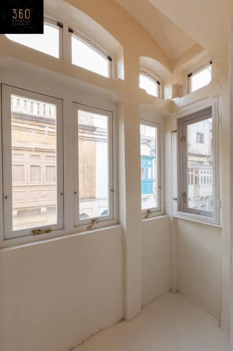 Beautiful, Typical Maltese 4Br Home With Roof Top By 360 Estates Слима Екстериор снимка
