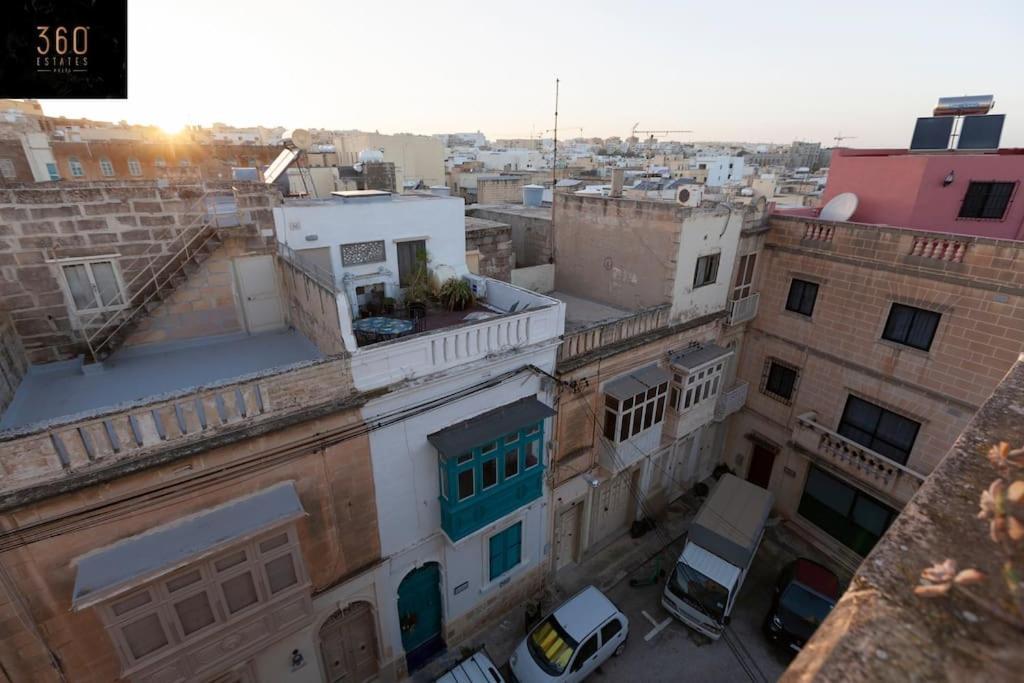 Beautiful, Typical Maltese 4Br Home With Roof Top By 360 Estates Слима Екстериор снимка
