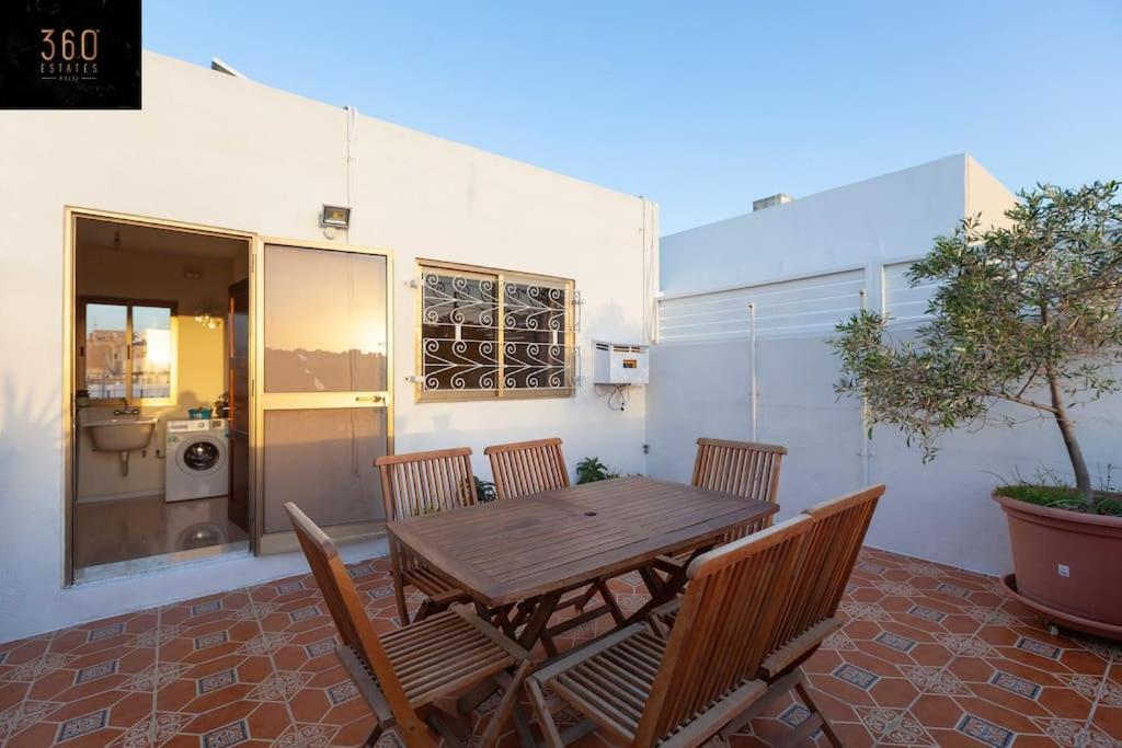 Beautiful, Typical Maltese 4Br Home With Roof Top By 360 Estates Слима Екстериор снимка