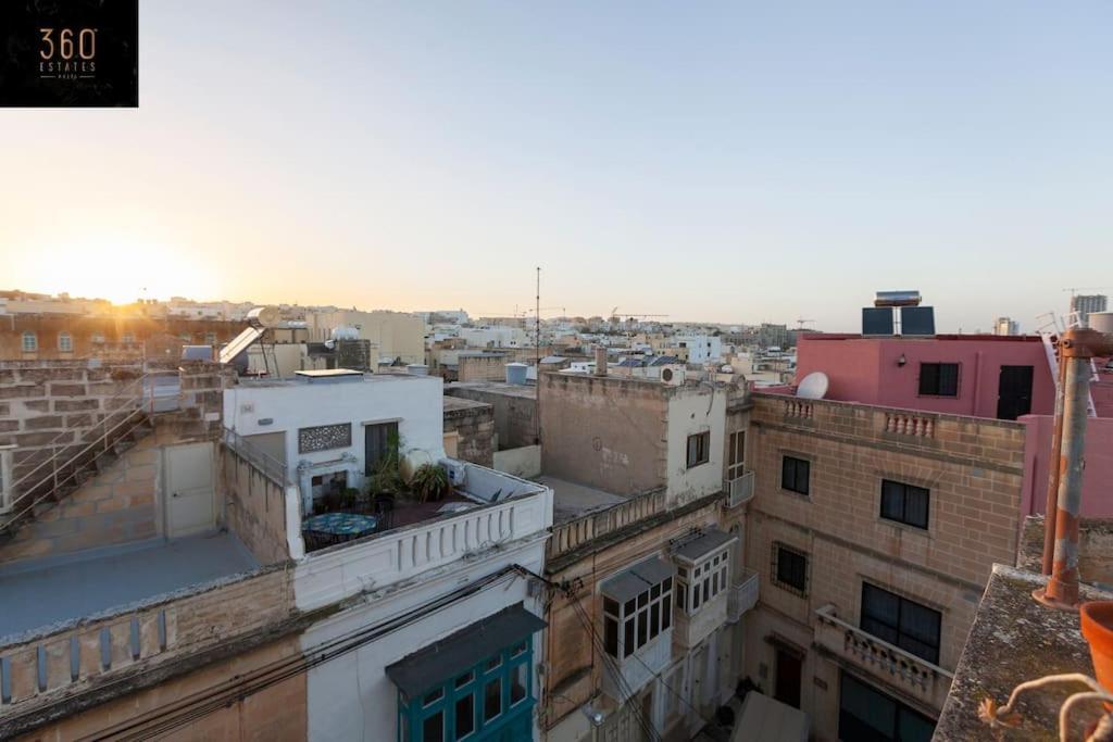 Beautiful, Typical Maltese 4Br Home With Roof Top By 360 Estates Слима Екстериор снимка